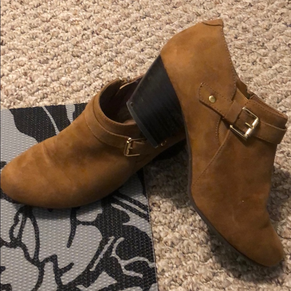 American Eagle booties